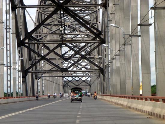 Irrawaddy Bridge httpsmediacdntripadvisorcommediaphotos09