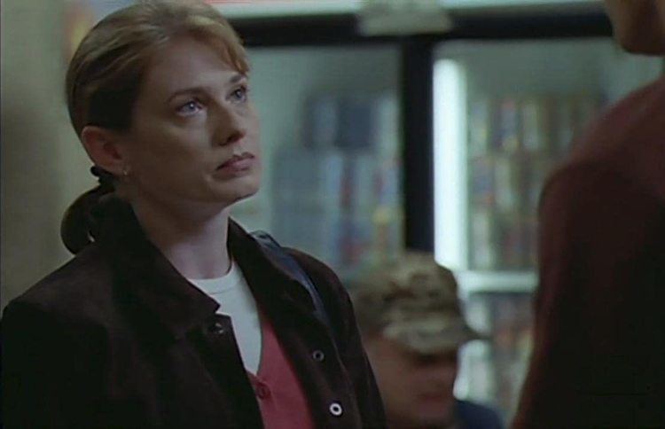 Isabel Glasser's tough look as an army officer in The Pretender