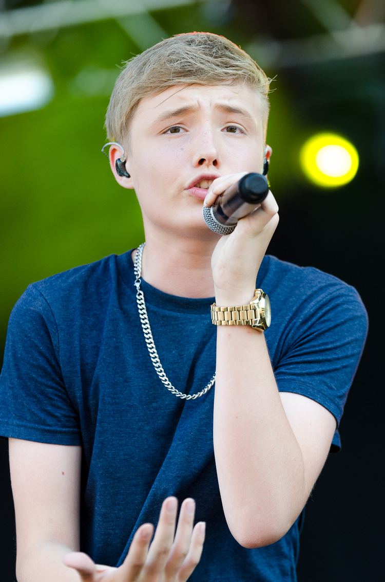 Isac Elliot - First Kiss - Lyrics 