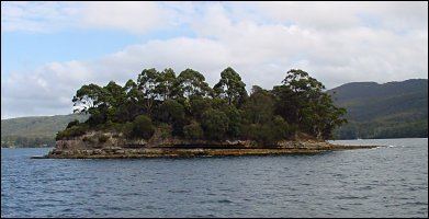 Isle of the Dead (Tasmania) wwwausemadecomautasdestinationiimagesislan