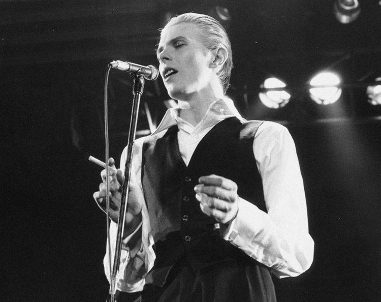 Isolar – 1976 Tour 1976 concert review Bowie wows crowd at Roberts Stadium