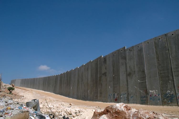 Israeli West Bank barrier FileIsraeli West Bank Barrierjpg Wikimedia Commons