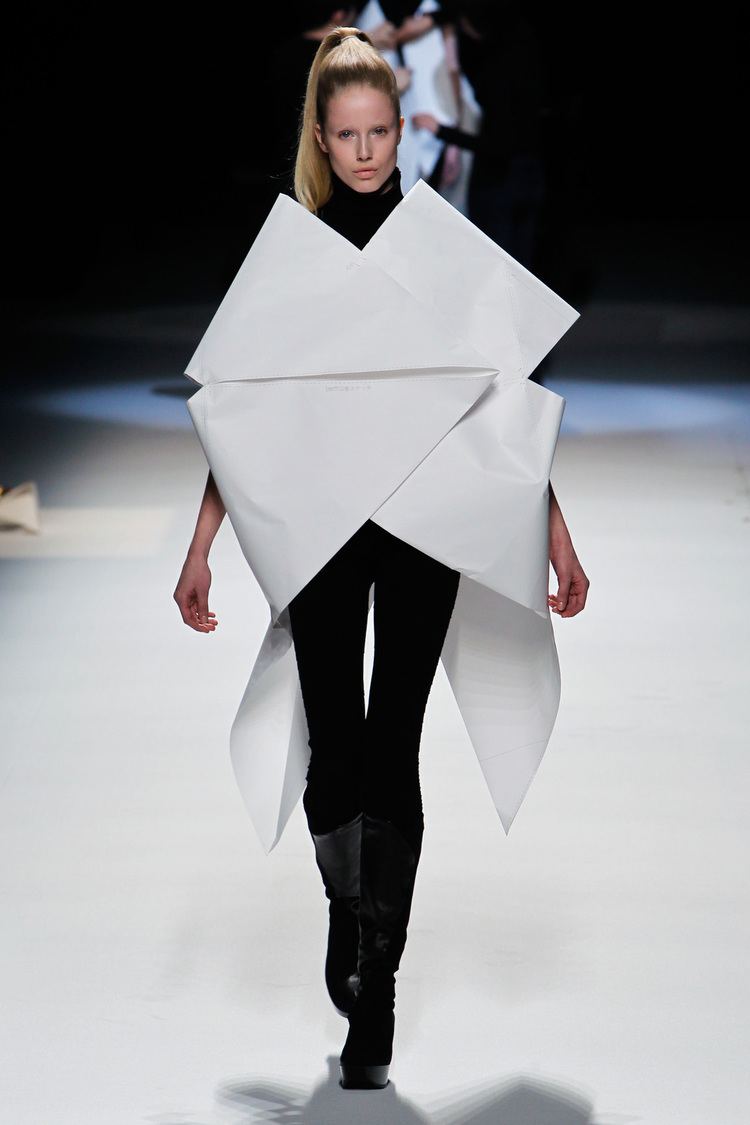 Issey Miyake Issey Miyake AutumnWinter 201112 ReadyToWear PFW