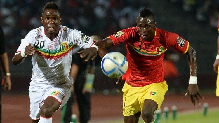 Issiaga Sylla Guinea39s defender Issiaga Sylla vies with Mali39s forward