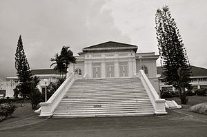 Istana Besar httpsuploadwikimediaorgwikipediacommonsthu