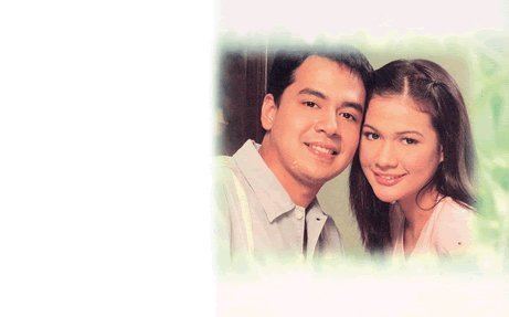 John Lloyd Cruz and Bea Alonzo while smiling in a 2003 tv series "It Might Be You"