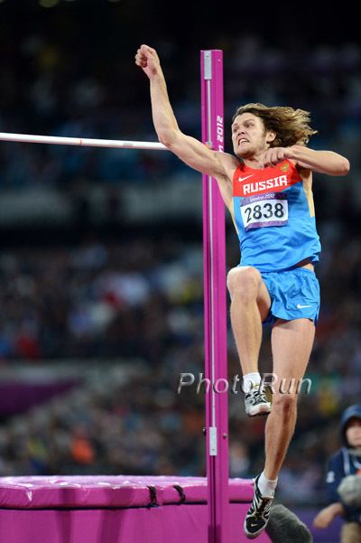 Ivan Ukhov Ivan Ukhov clears 242m by Phil Minshull for the IAAF