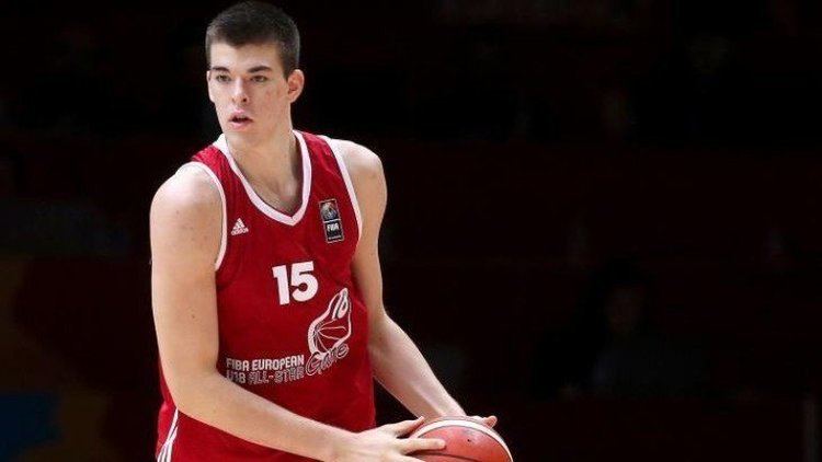 Ivica Zubac Lakers officially sign Ivica Zubac to a contract Lakers Outsiders