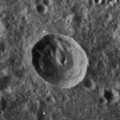 Izsak (crater)