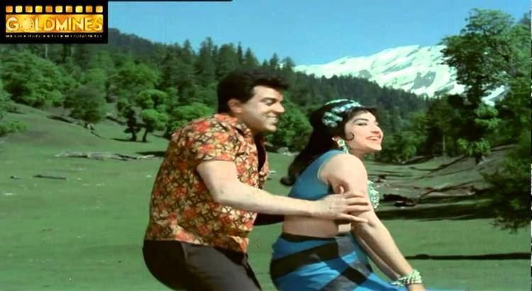 Izzat (1968 film) Izzat 1968 Hindi Movie SongSar Par Lamba Top LekeAsha Bhosle