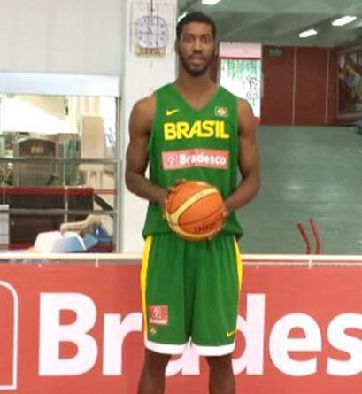 J. P. Batista Basquete Gerson cortado e Magnano chama JP Batista para