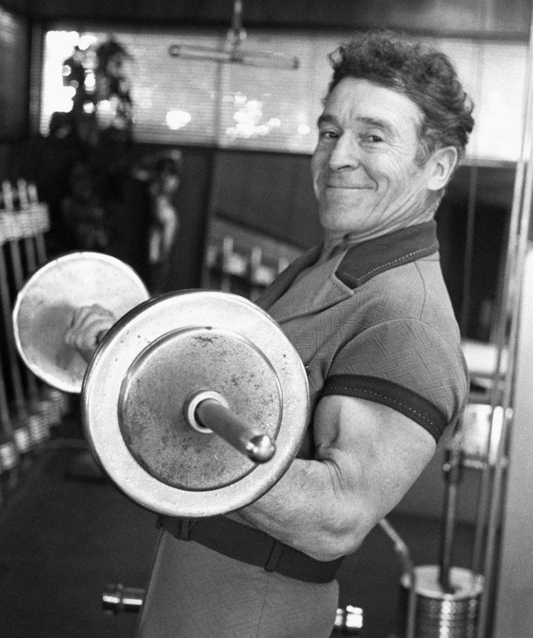 Jack LaLanne TV pioneer Jack LaLanne got his viewers off the couch