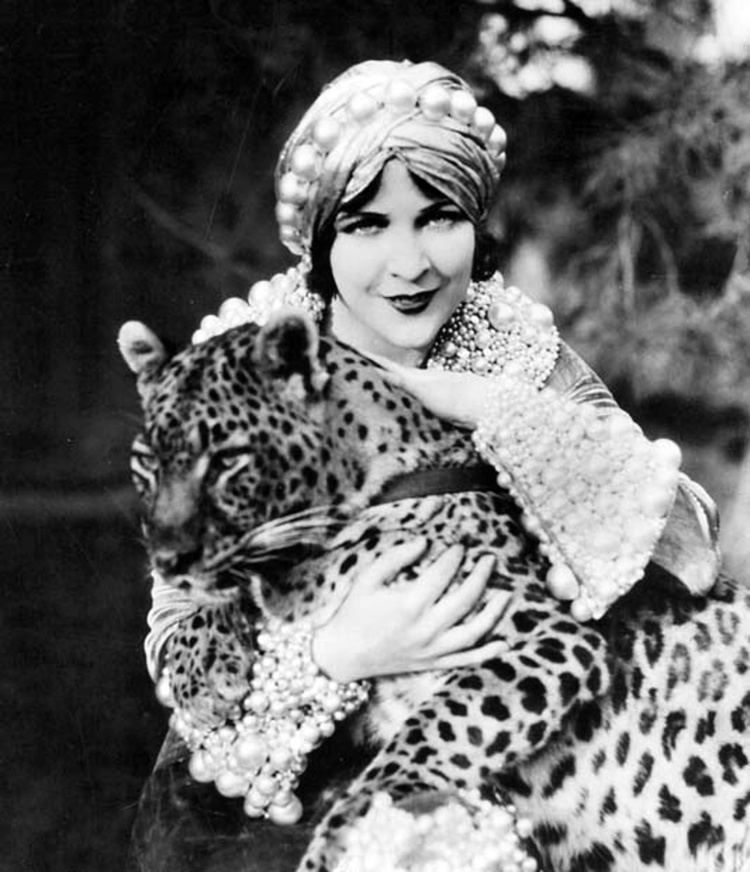 Jacqueline Logan peoplewithcats Jacqueline Logan The Leopard Lady 1928 Cat