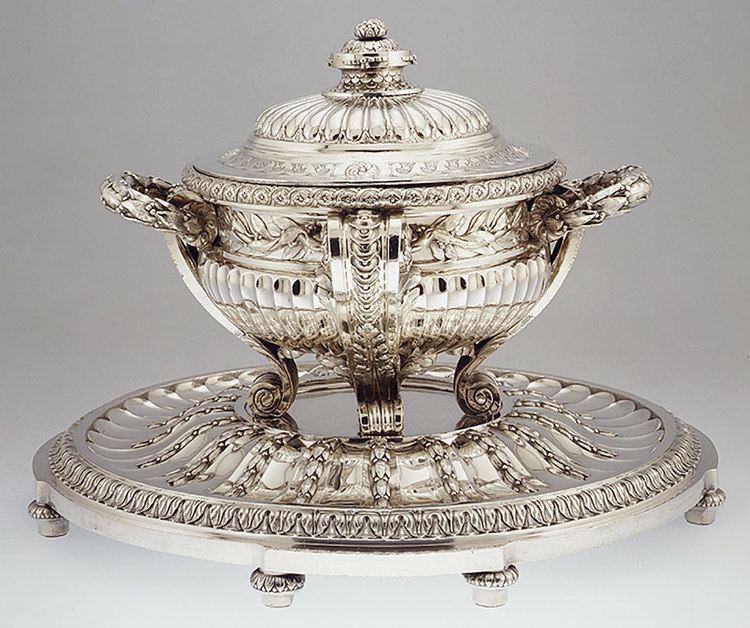Jacques-Nicolas Roettiers Tureen with cover and stand JacquesNicolas Roettiers 331652a