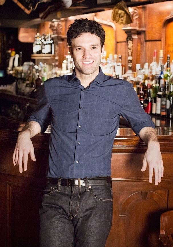 Jake Epstein Jake Epstein on Disappointing Degrassi Fans and Breaking