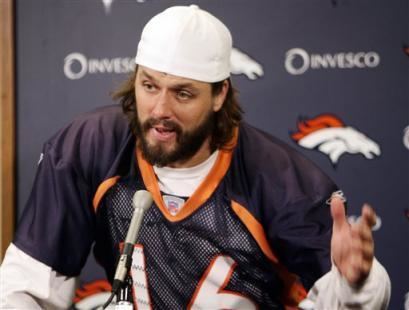 Oakland, California, USA. 13th Nov, 2005. Denver Broncos quarterback Jake  Plummer (16) on Sunday, November 13, 2005, in Oakland, California. The  Broncos defeated the Raiders 31-17. Credit: Al Golub/ZUMA Wire/Alamy Live  News