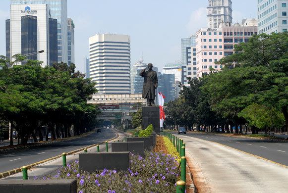 Jalan Jenderal Sudirman Advan Store Patung Jenderal Soedirman Terlihat Kumuh