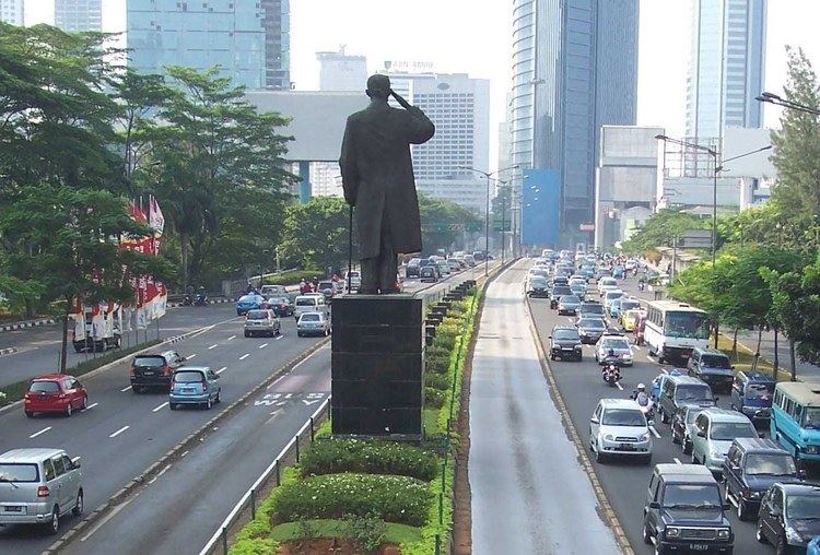 Jalan Jenderal Sudirman Pohon di Jalan Jendral Sudirman Jakarta Di Tebangi Untuk Pembangunan