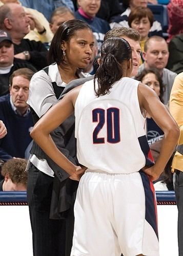 Jamelle Elliott UC hires national champ to coach womens basketkball University of