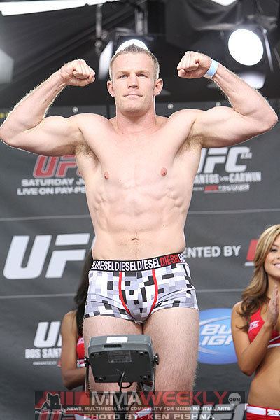 Welterweights Mark Scanlon vs. James Head added to UFC 138 in