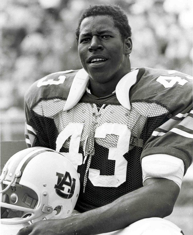 James Owens (American football) AUBURNTIGERSCOM James Owens Auburn trailblazer dies Auburn