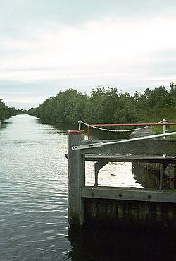 Jamestown Canal httpsuploadwikimediaorgwikipediacommonsthu