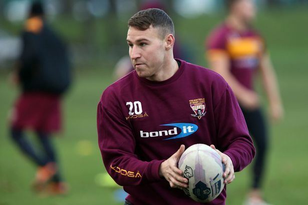 Jamie Ellis Jamie Ellis putting pressure on his new Huddersfield Giants