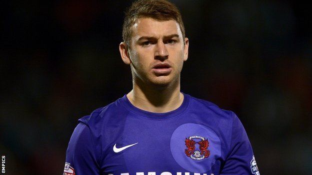 Jamie Jones (footballer) BBC Sport Jamie Jones Leyton Orient keeper suffers back