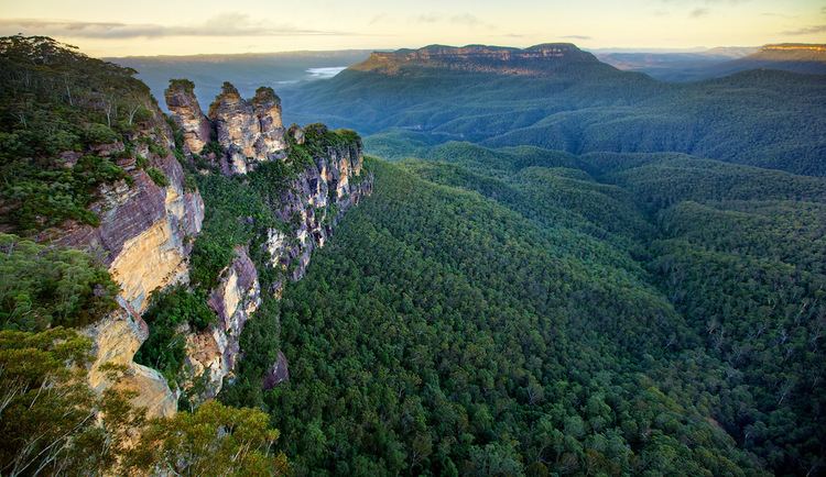 Jamison Valley The Three Sisters overlooking Jamison Valley Blue Mountains NSW
