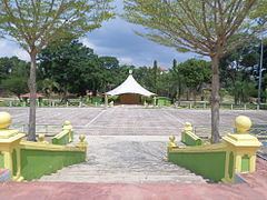 Jasin Square httpsuploadwikimediaorgwikipediacommonsthu