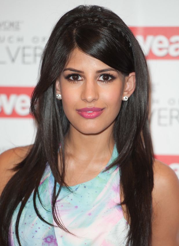 Jasmin Walia Jasmin Walia reveals top makeup products and shiny hair