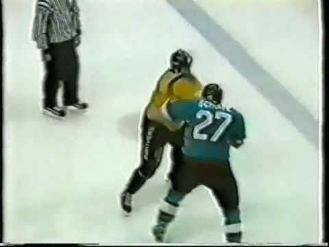 Jason Clarke (ice hockey) Jason Clarke vs Paxton Schulte ISL Hockey Fight Nottingham Panthers