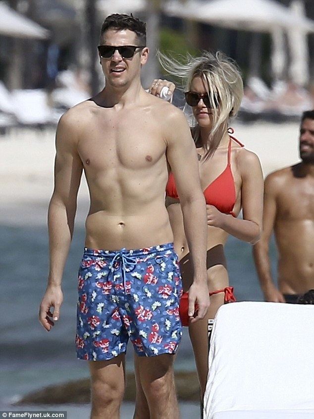Jason Kennedy (TV personality) Lauren Scruggs on the beach in Cancun with husband Jason
