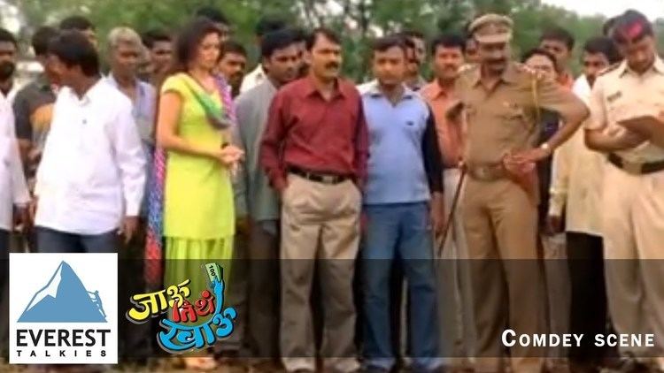 Jau Tithe Khau Makarand Making Fun Of A Police Officer Comedy Scene Jau Tithe