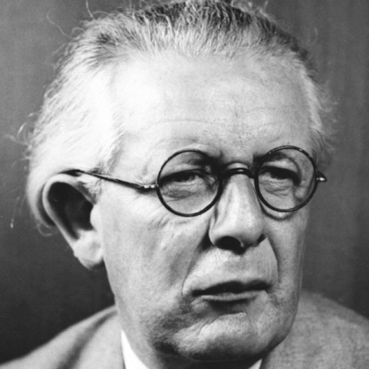 Jean Piaget httpswwwbiographycomimagetshareMTIwNjA4N