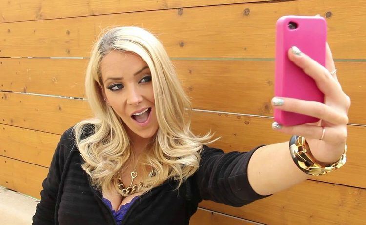 Jenna Marbles Madame Tussauds Debuts Jenna Marbles Wax Figure In NYC