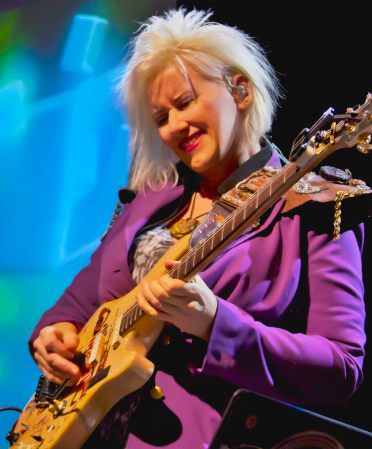 Jennifer Batten Player Profile Jennifer Batten GuitarInternationalcom