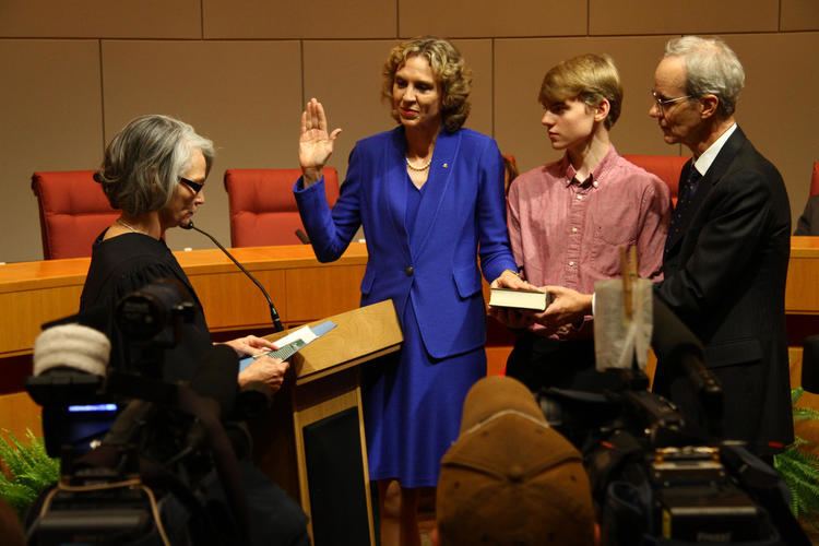 Jennifer Roberts (politician) Jennifer Roberts Sworn In As Mayor Lays Out Ambitious Agenda WFAE