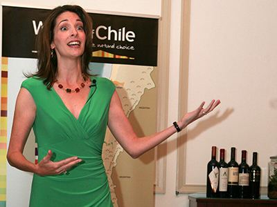 Jennifer Simonetti-Bryan JenniferSimonettiBryanspeakingattheWinesofChileVinosVertjpg