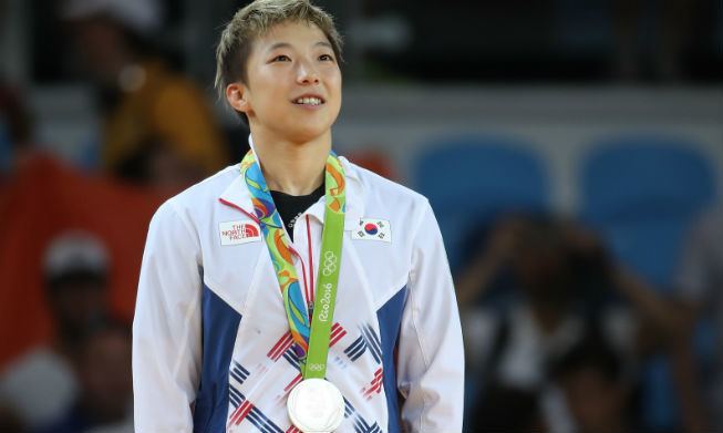 Jeong Bo-kyeong Judoka Jeong Bokyeong wins silver for S Korea39s first medal in Rio