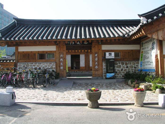 Jeonju Hanok Village Jeonju Hanok Rail Bike Official Korea Tourism