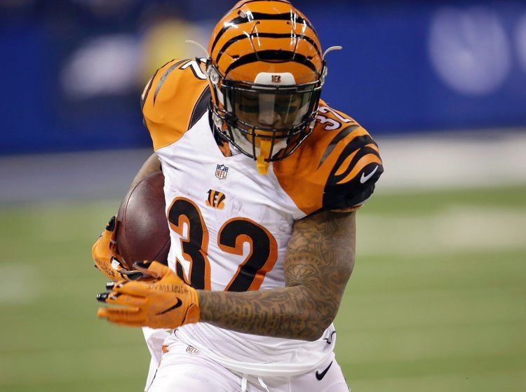 Jeremy Hill PHOTO Cincinnati Bengals running back Jeremy Hill runs with the