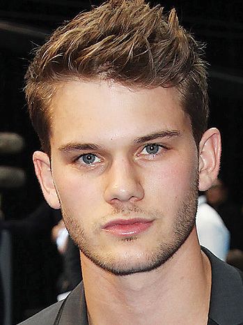 Jeremy Irvine How to Become a Star In 1 Easy Lesson War Horses Jeremy Irvine