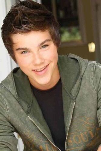 Jeremy Shada Jeremy Shada is the voice actor for Finn on Adventure Time D Hes
