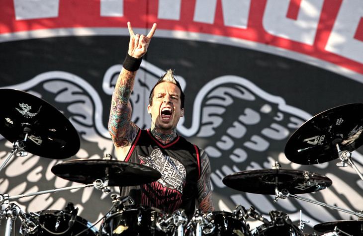 Jeremy Spencer (drummer) FIVE FINGER DEATH PUNCH DRUMMER OPENING TATTOO REMOVAL