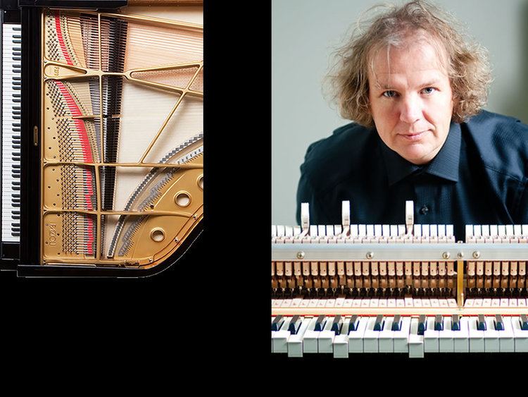 Jeroen van Veen (pianist) Jeroen van Veen Dutch composer and pianist Minimalism