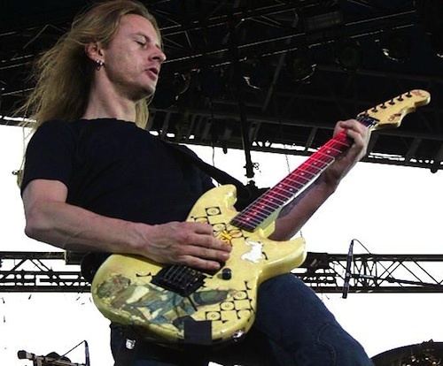 Jerry Cantrell 16 JERRY CANTRELL ALICE IN CHAINS MetalSucks