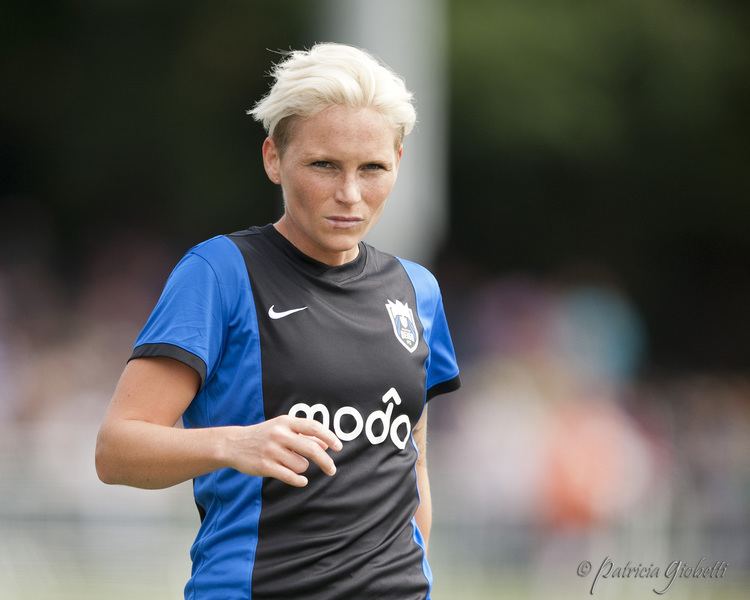 Jess Fishlock Equalizer Soccer New Wales coach drops Fishlock changes