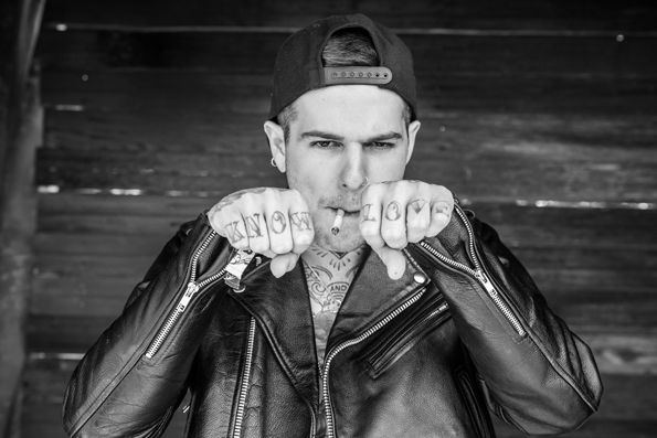 Jesse Rutherford (From The Neighbourhood) Gets The Chain That