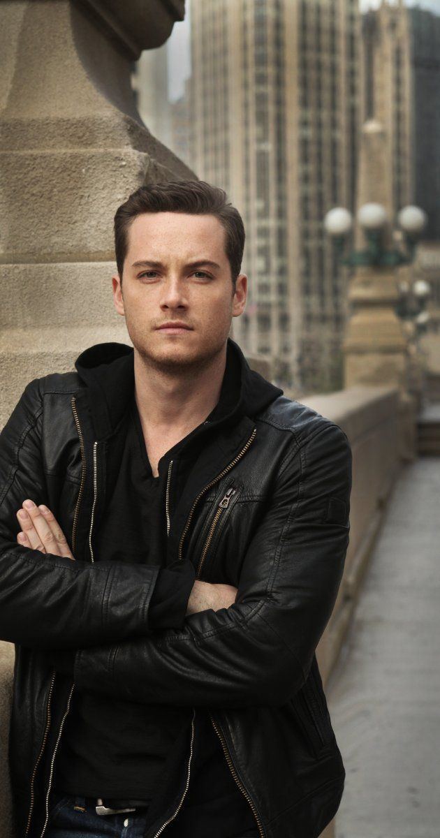 Jesse Lee Soffer Jesse Lee Soffer from Chicago PD omg so hot BTW Mara